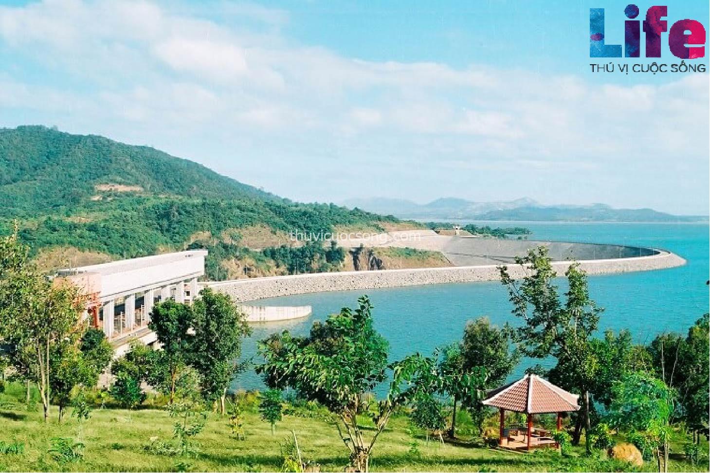 Nhà máy thủy điện Ialy - Một địa điểm du lịch Gia lai đặc biệt