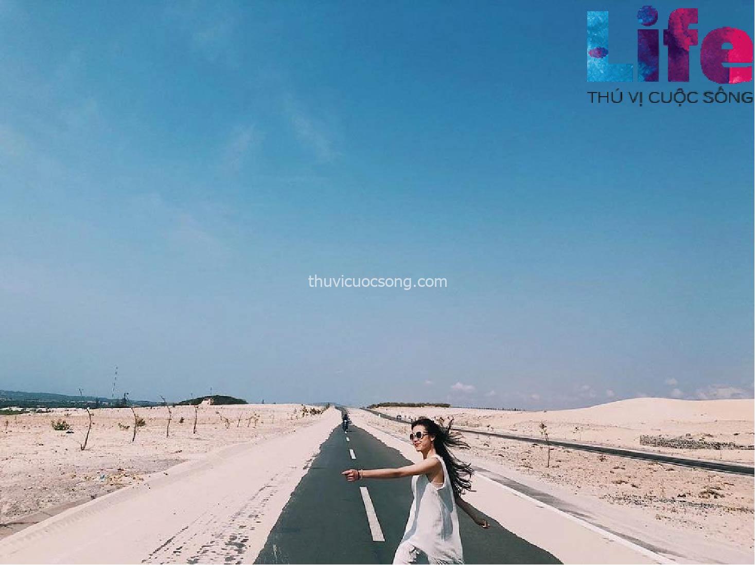 Bàu Trắng được xem là một trong những địa điểm du lịch tại Bình Thuận hấp dẫn du khách