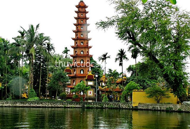 Du lịch chùa Trấn Quốc tại Hà Nội